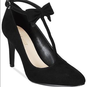 Never Worn Nine West Hollison T-Strap Bow Pumps